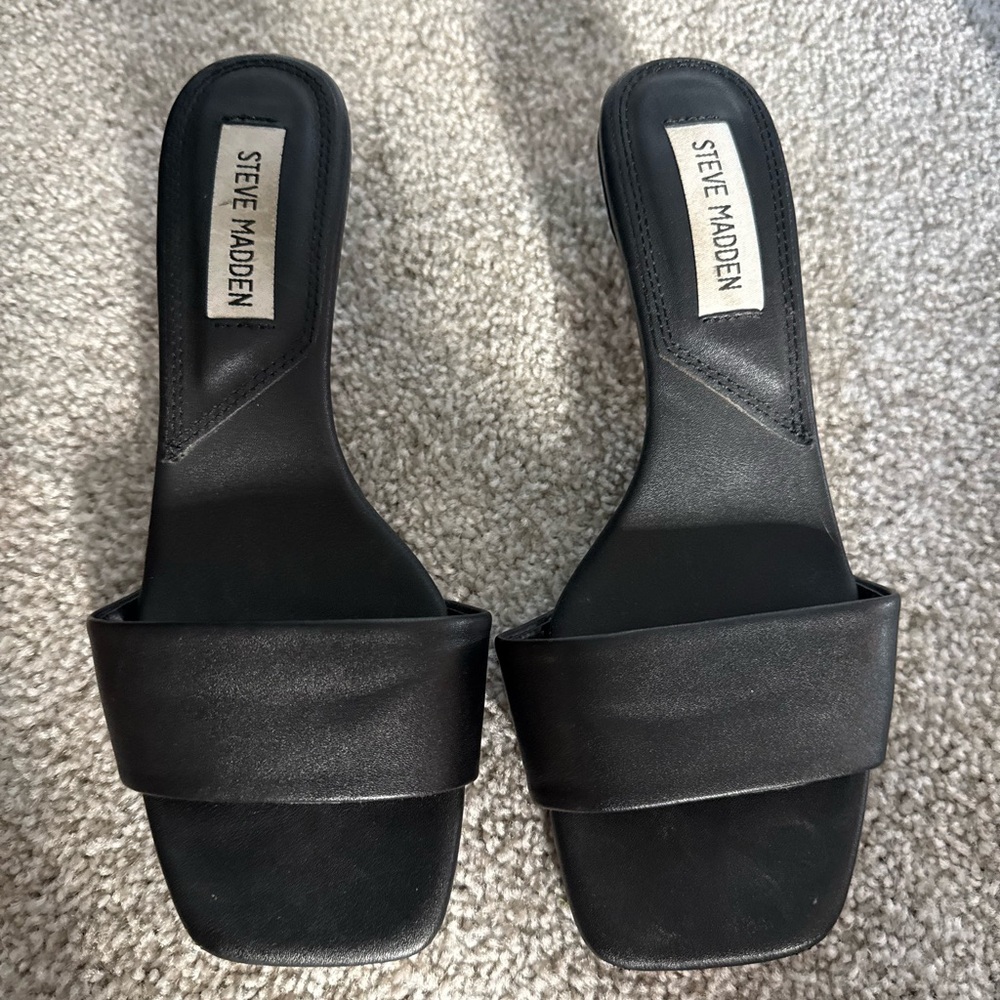 Steve Madden Black kitten heels